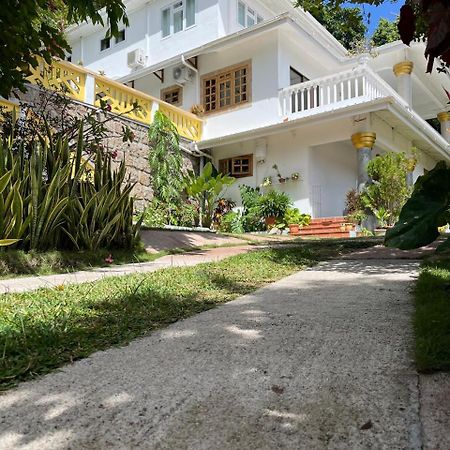 Cavern Apartments Baie Sainte Anne Exterior foto