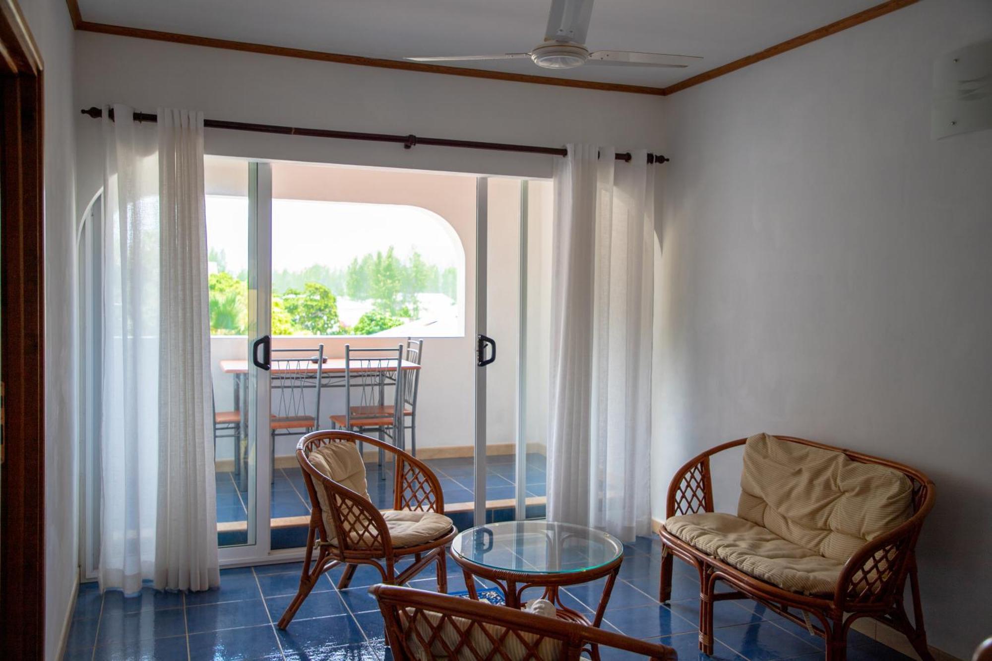 Cavern Apartments Baie Sainte Anne Exterior foto