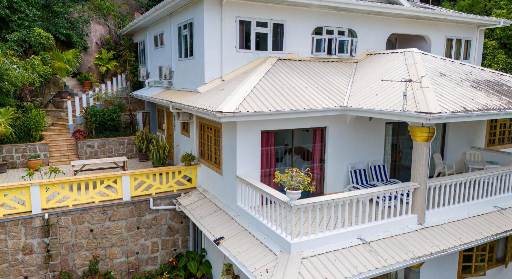 Cavern Apartments Baie Sainte Anne Exterior foto